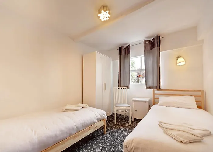 The Marilyn Mansion בית הארחה