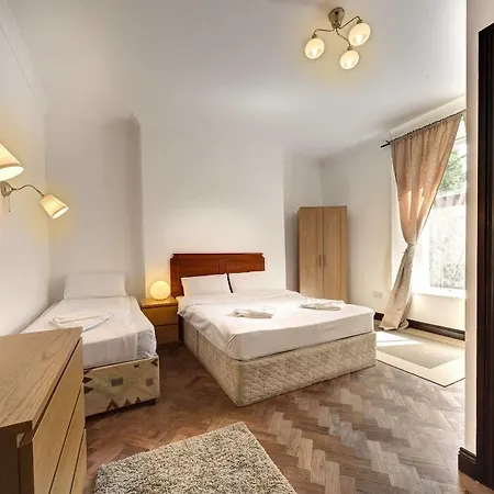 The Marilyn Mansion Pensión *